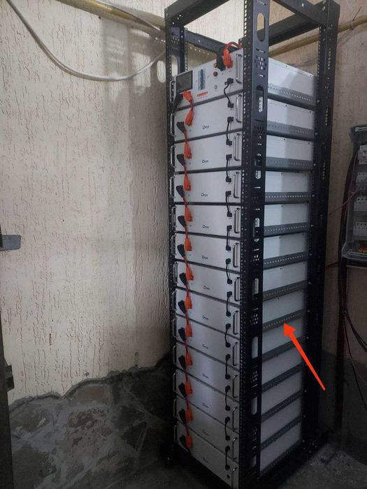 Стійка для Deye акумуляторів і інвертора