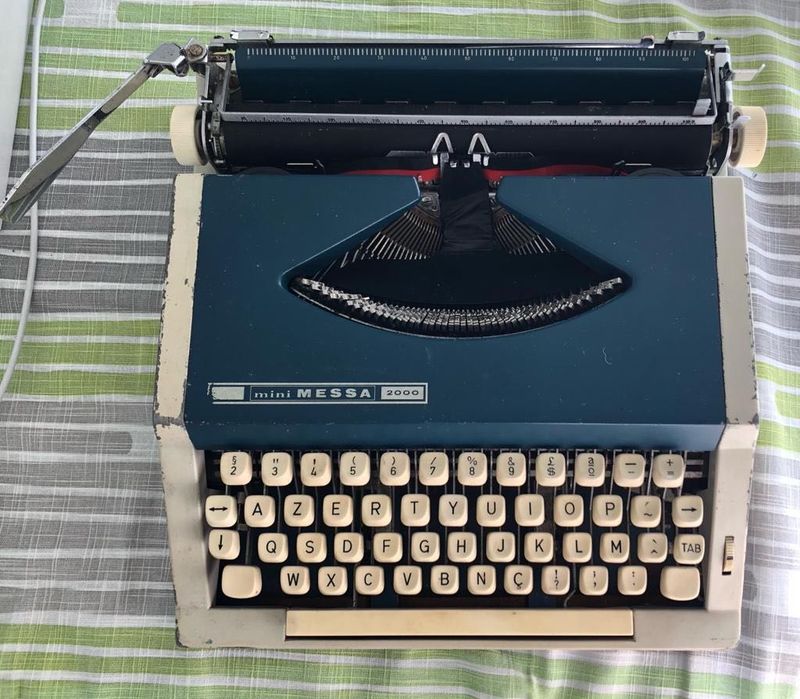 Máquina de escrever - mini Messa 2000