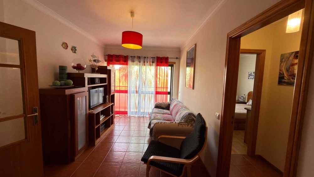 Apartamento T1+1 com varanda e garagem.  A 4 minutos de acesso pedonal à Praia. Buarcos