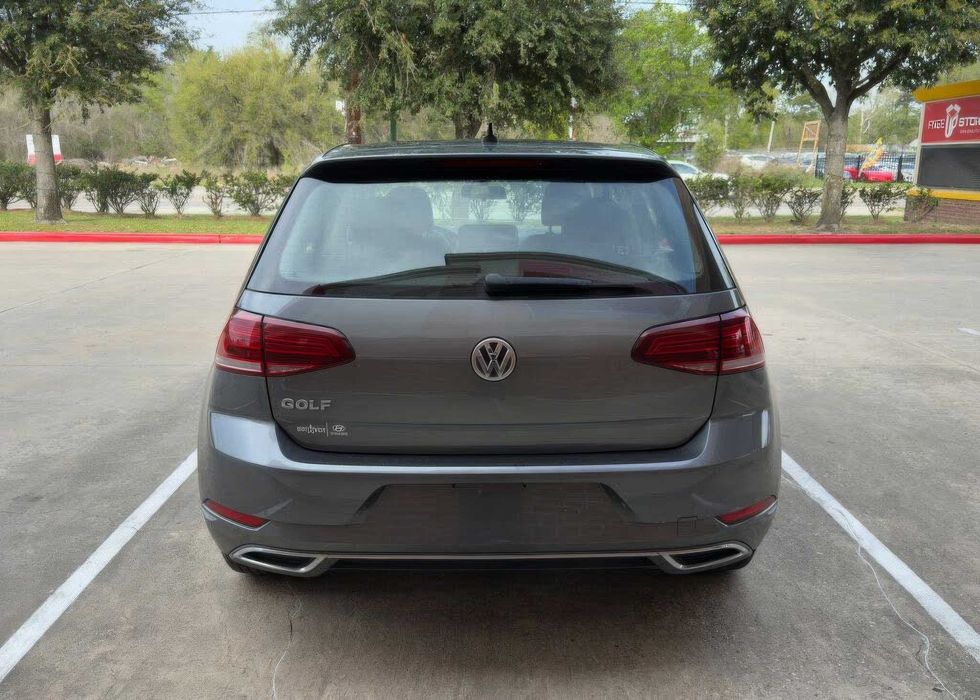 Volkswagen Golf      2020