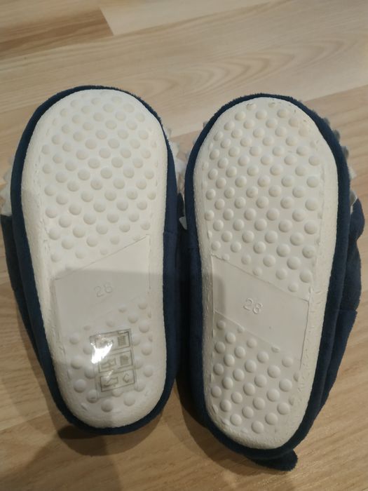 Kapcie dziecięce rekiny rozmiar 28 NOWE bardzo ciepłe