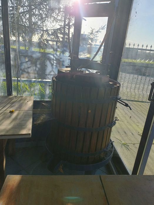 Prensa de vinho antiga