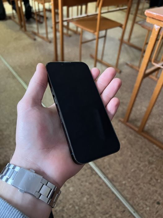 Продам власний Apple iPhone 13 Pro 256ГБ! Розбита задня кришка!!