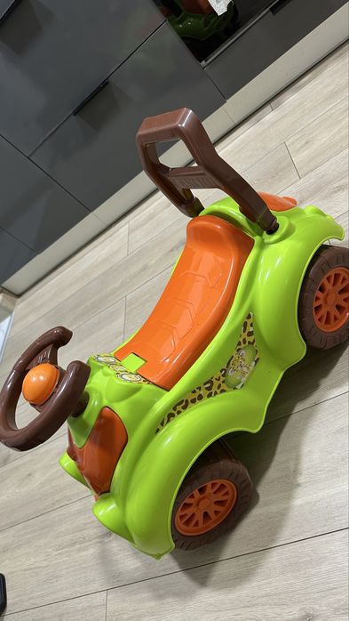 Машинка толокар