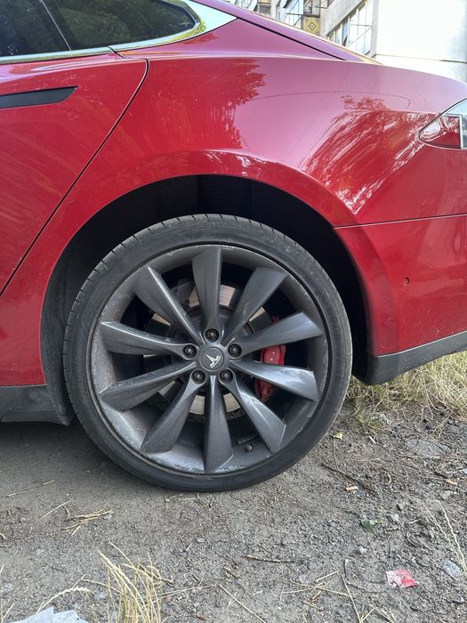 Tesla model s p90d