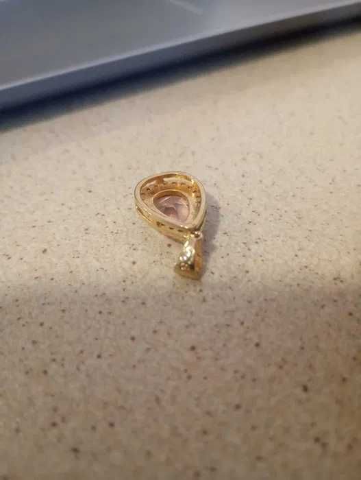 à venda: pingente de Kunzita Pera Halo de Moissanita em Ouro Rosa 14 kt com 22 pedras brilhantes.