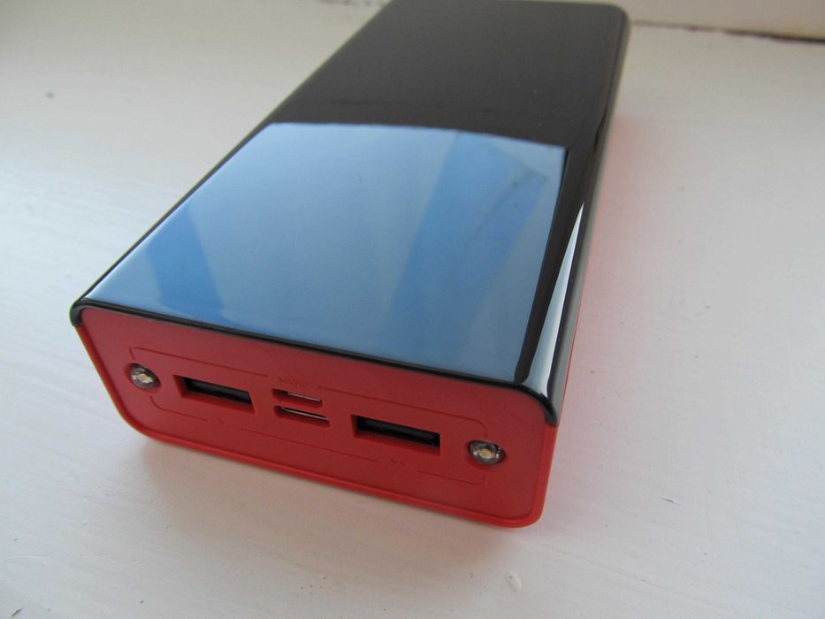 Внешний аккумулятор Power bank с кабелями для зарядки 10000мАч