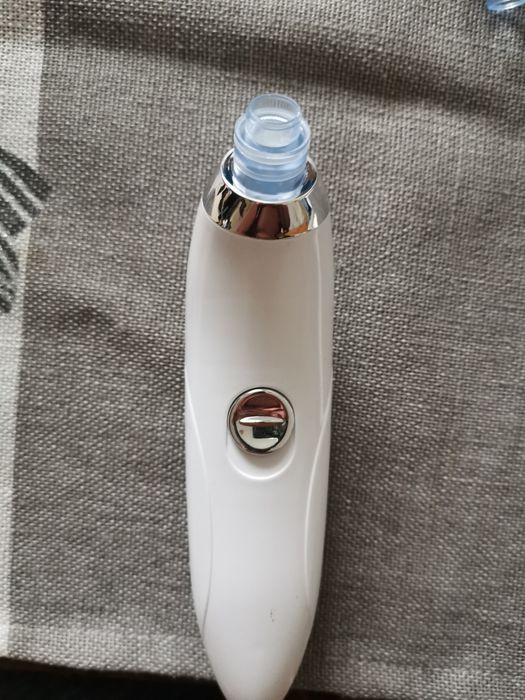 Вакуумний очищувач пор для обличчя