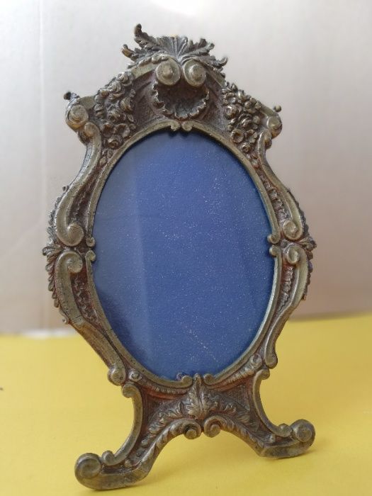 Moldura e cinzeiro em bronze, dos anos 40