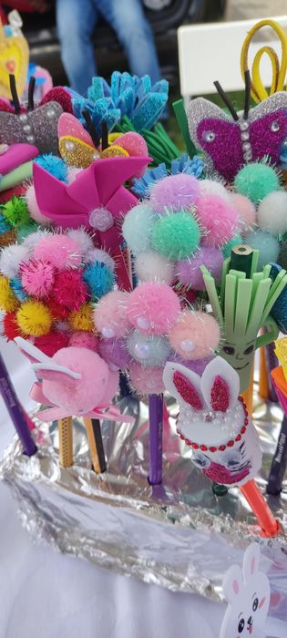 Lápis com ponteiras artesanais variadas