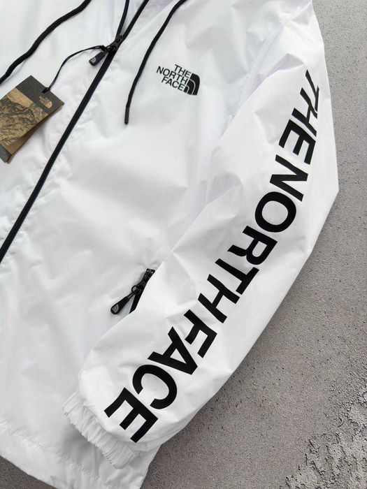Чоловіча вітровка The North Face чорна Куртка Зе Норт Фейс з капюшоном