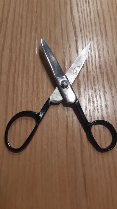 Nowe metalowe nożyczki 14,5 cm