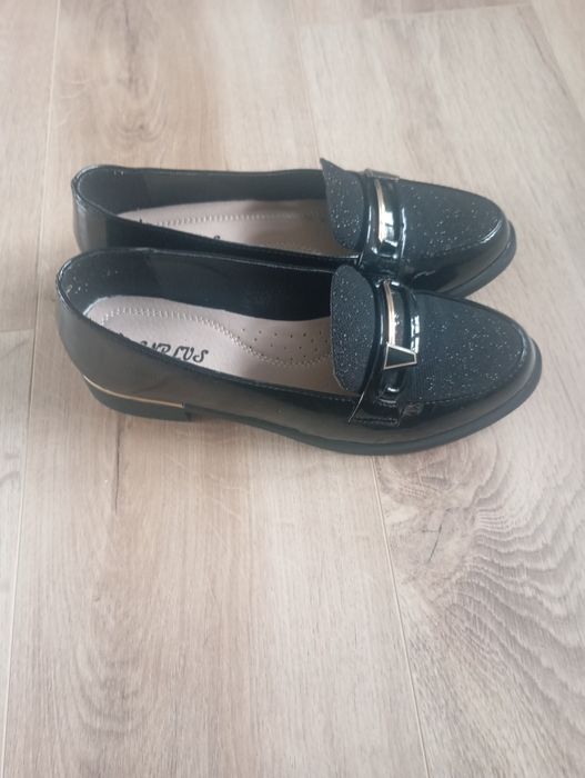Buty damskie mokasyny lakierkowe