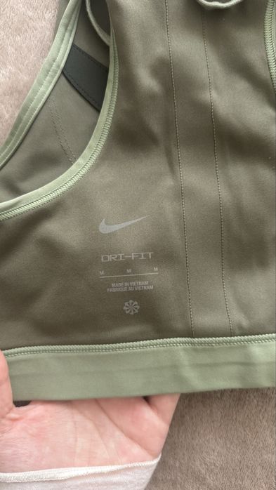 Спортивний топ Nike