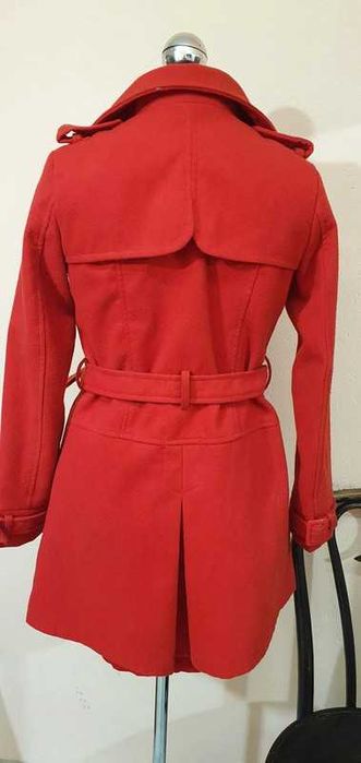 Płaszczyk na wiosnę Orus S czerwony z paskiem