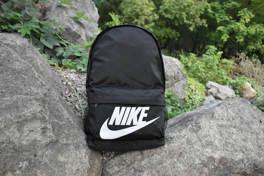 Универсальный рюкзак Nike - чёрный, лёгкий, удобный для города