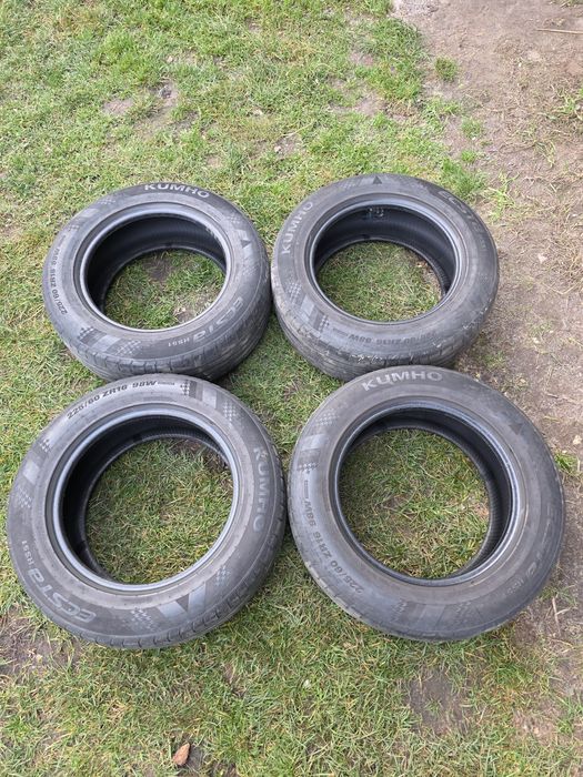 Kumho ecsta HS51 225/60 R16