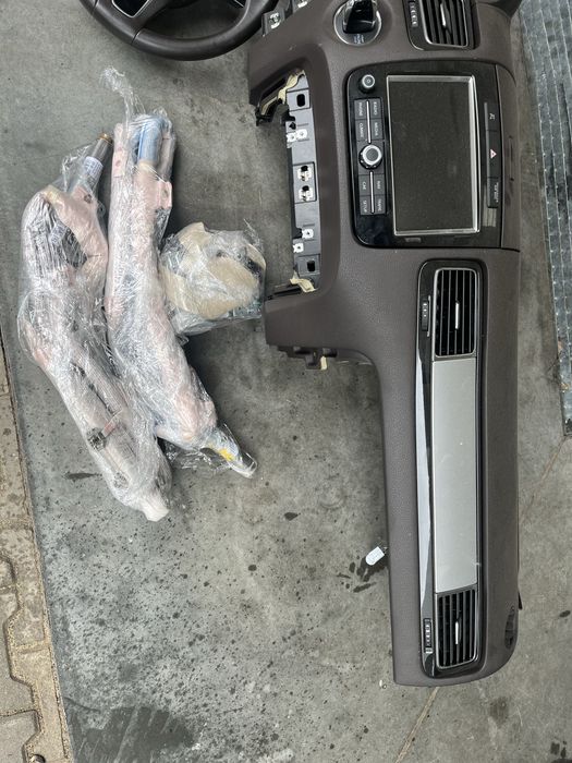 Konsola, airbag, pasy vw tuareg 7P brazowa
