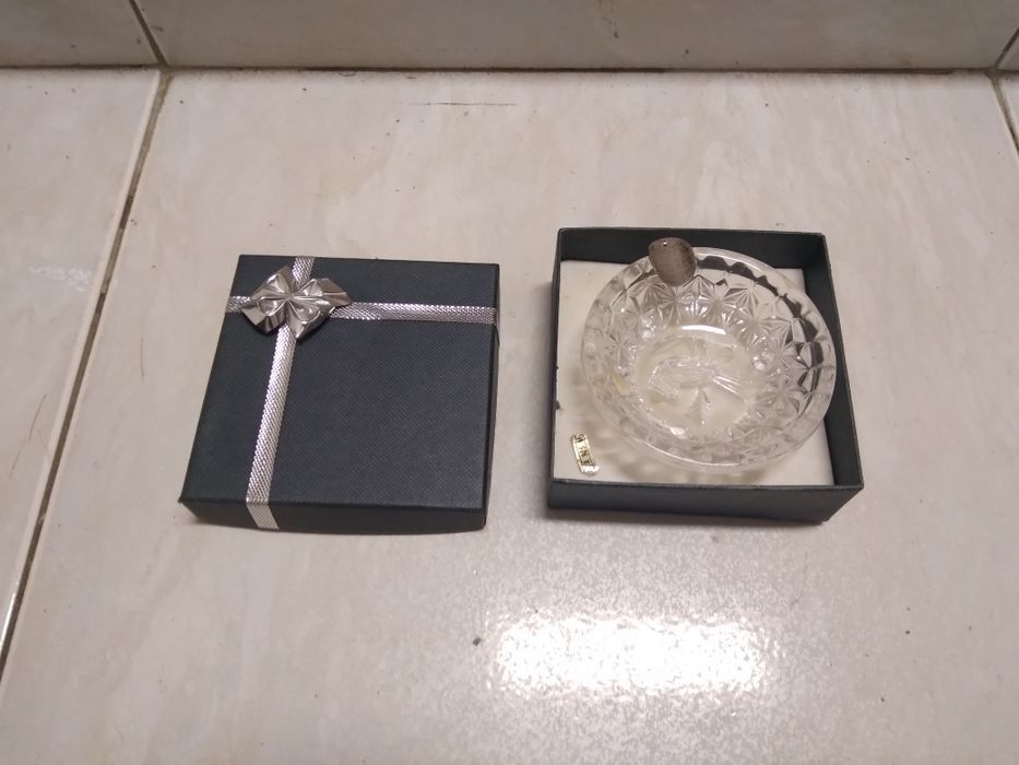 Cinzeiro de cristal e prata