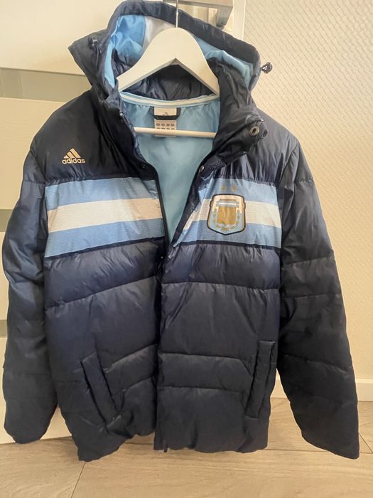 Куртка пуховик футбольной сборной Аргентины спортивного бренда Adidas. Оригинал.