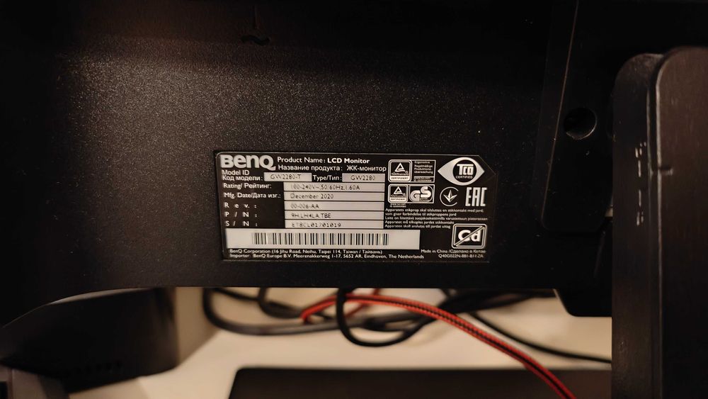 Mini PC com todos os dispositivos necessários