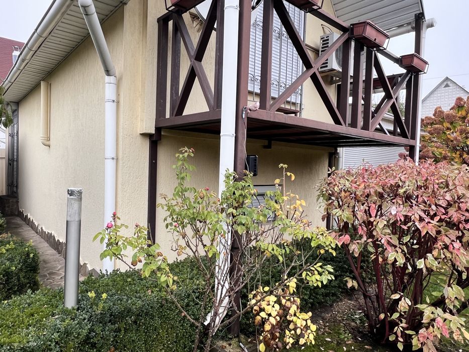 Продаж будинку  з басейном в місті Буча