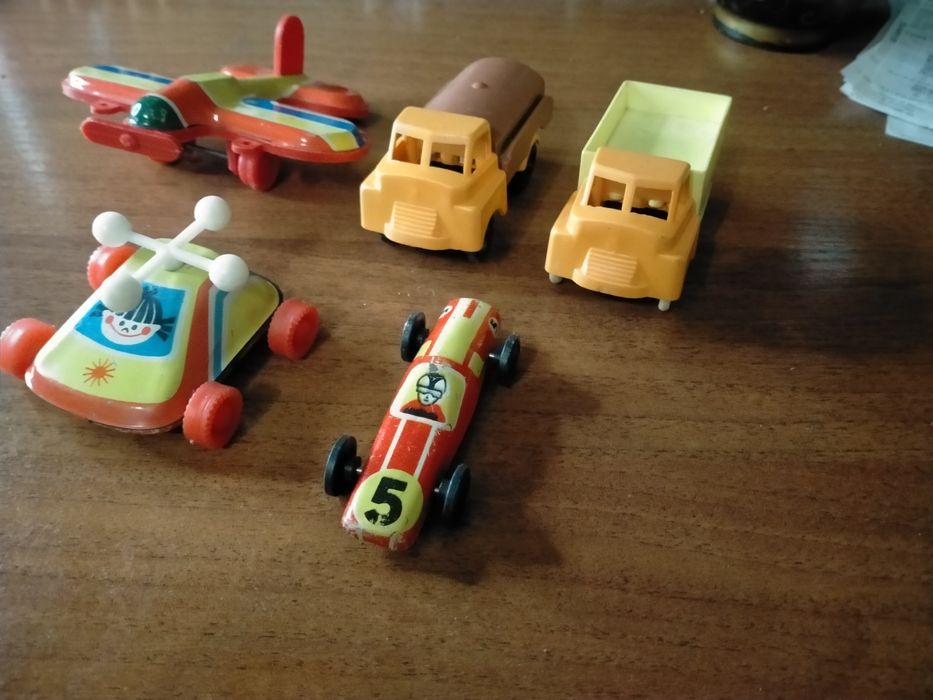 Игрушки СССР, машинки и самолетик