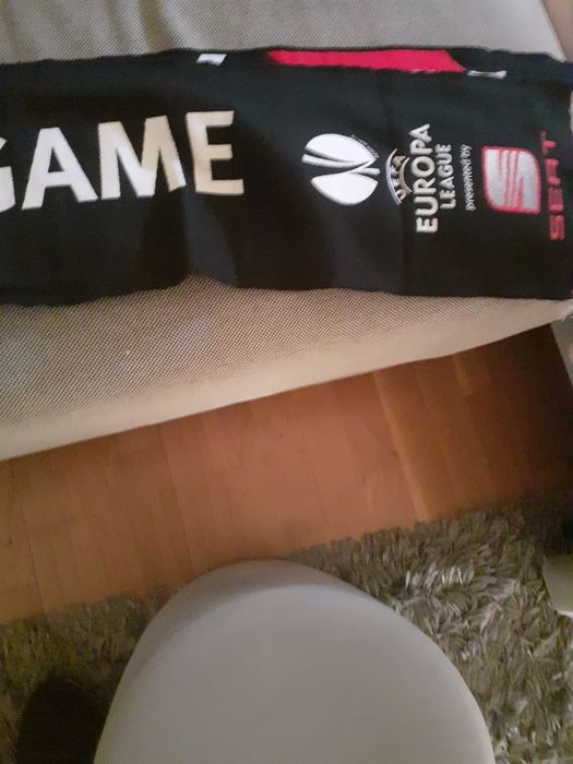 Cachecol raro - Enjoy the game Liga Europa