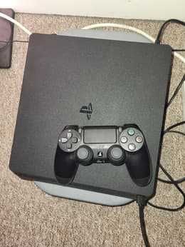 PS4 1TB + Comando Original + 2 Jogos – Excelente Estado