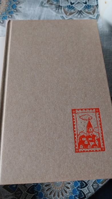 La fille de la Pierre. Portes incluídos