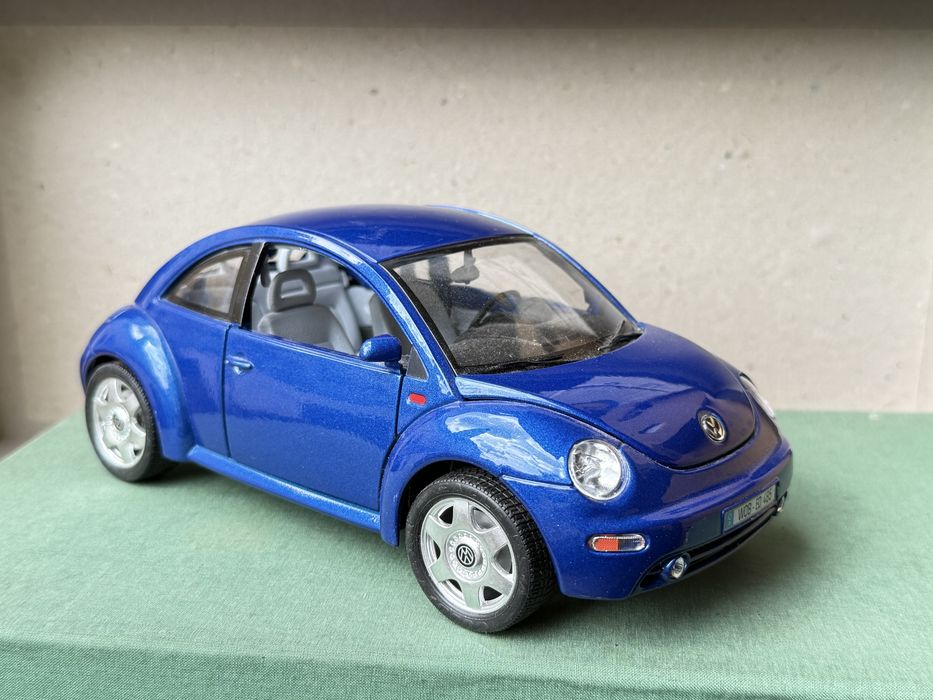 Volkswagen New Beetle 1:18 niebieski