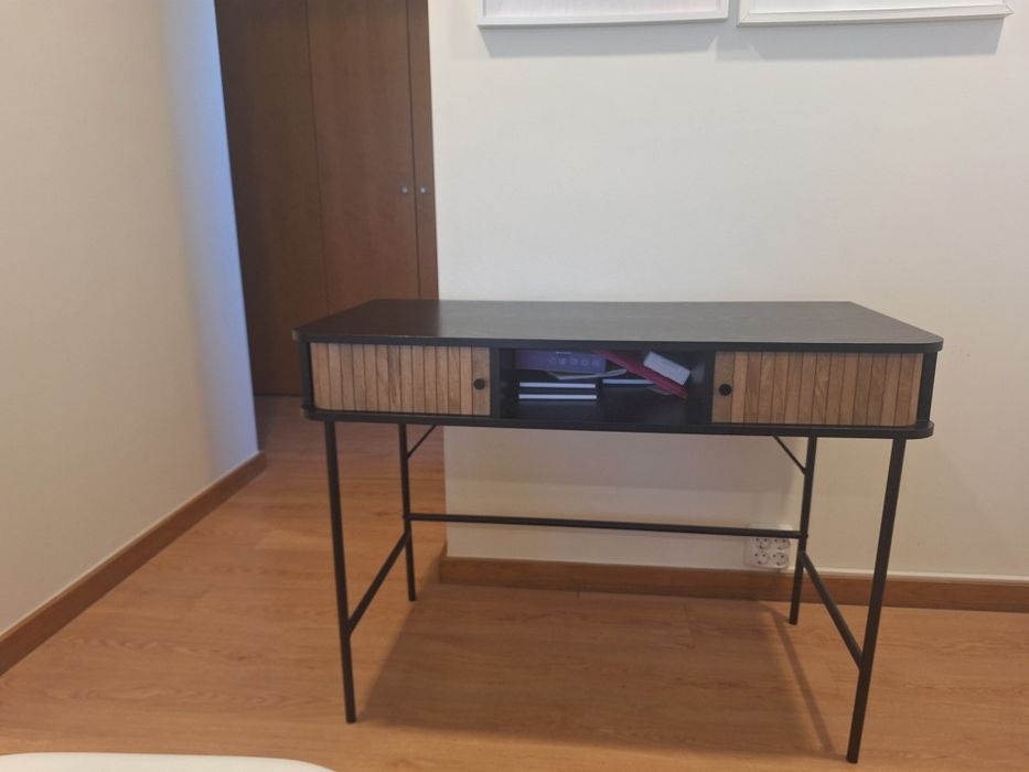 Secretaria e cadeira