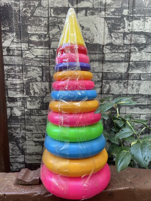 Дитячі   іграшки ( тачки, піраміда)