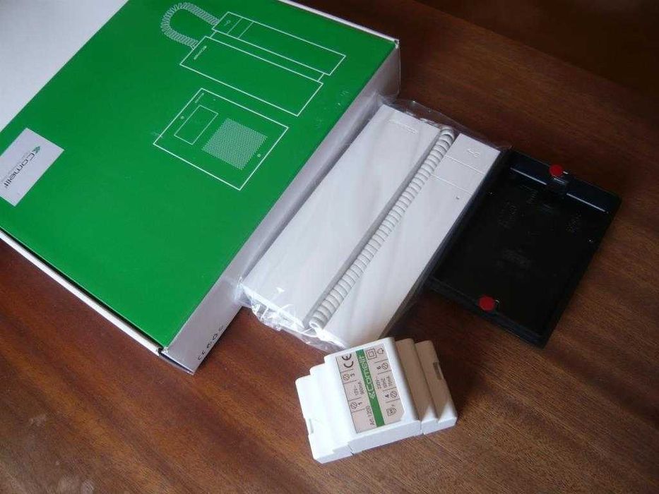 Intercomunicador Comelit + transformador + caixa + base