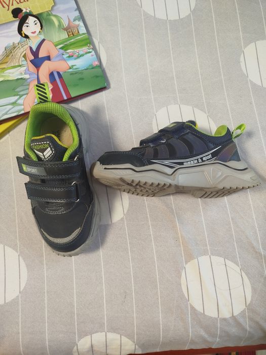 Продам дитяче взуття бу