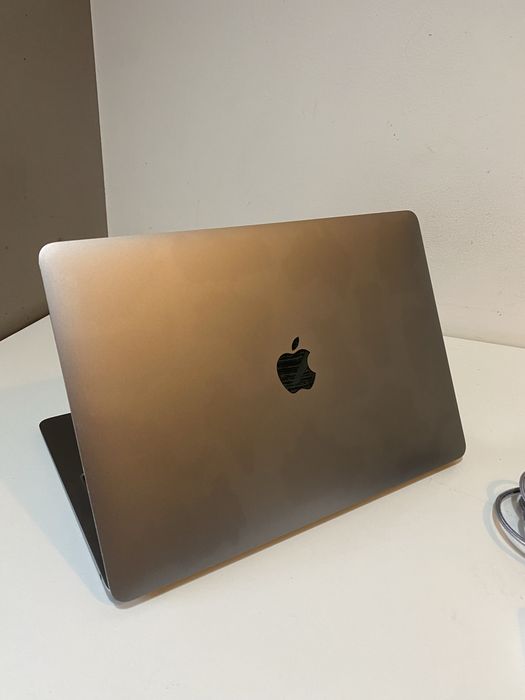 Apple MacBook Air 13" Retina (2019) | Space Gray | Intel i5 | 8GB RAM | macOS Sonoma | Impecável c/ Carregador