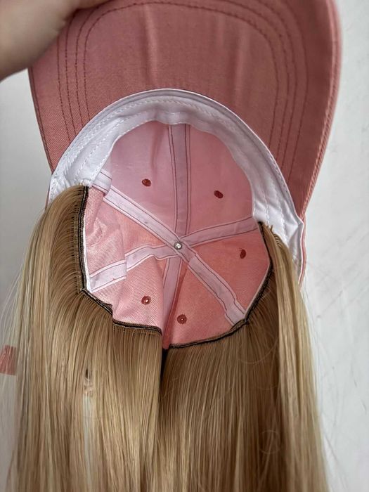 Продам волосся пришите до кепки.