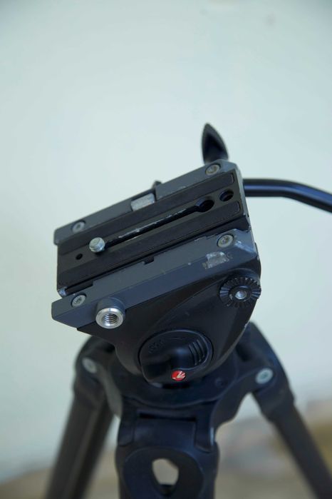 Tripé Manfrotto - MVT502AM