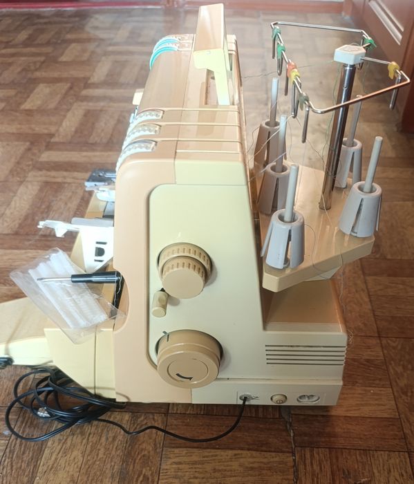 Продаю оверлок PFAFF hobbylock 4870