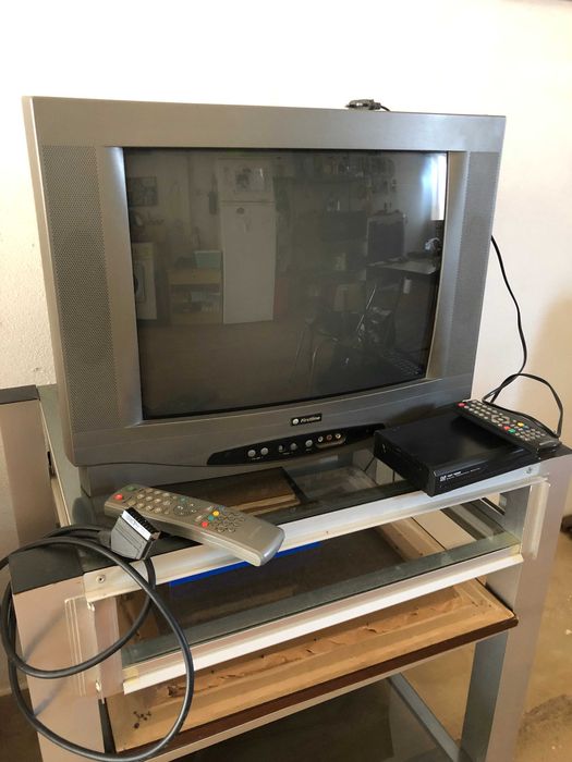 Televisao antiga.