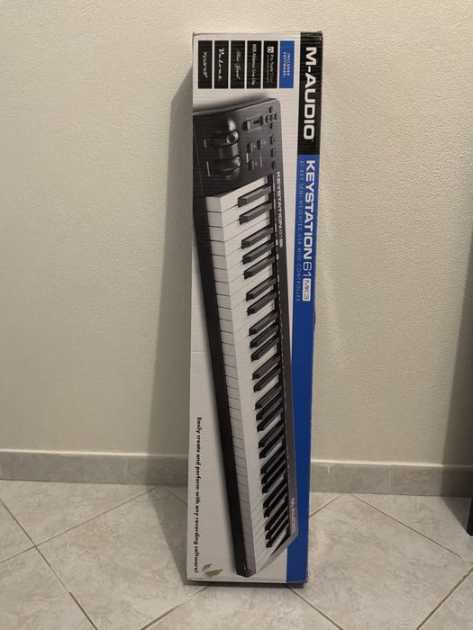 Teclado com pedal