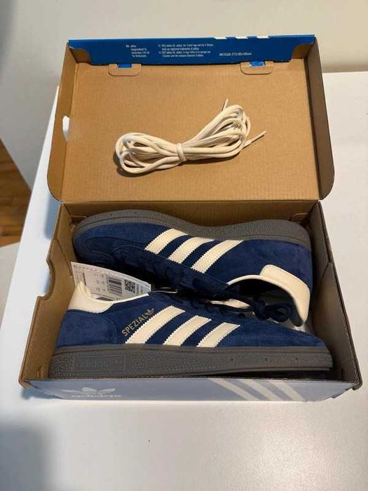 Buty do koszykówki adidas_Handball_Spezial_Navy_Gum Rozmiar 38.5