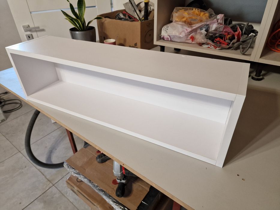 Półka wisząca, solidna, pełne plecy