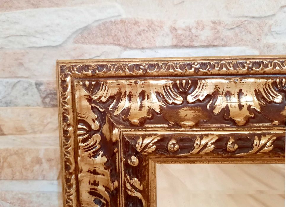 Espelho com Moldura Dourada