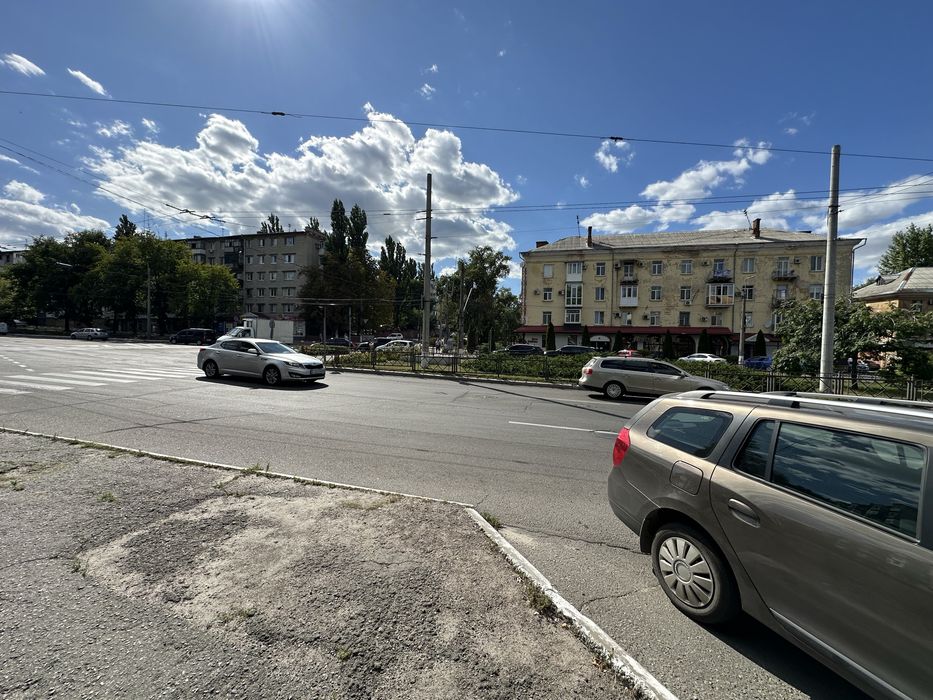 Продаж комерційного приміщення 55 метрів, з ремонтом ,  червона лінія, Свободи 28/42