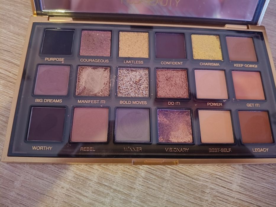 Huda Beauty – Empowered – Paleta cieni do powiek