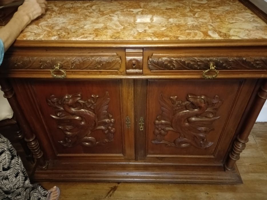 Mobília de sala de jantar estilo Henrique II