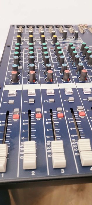 Yamaha MG124C – mikser analogowy