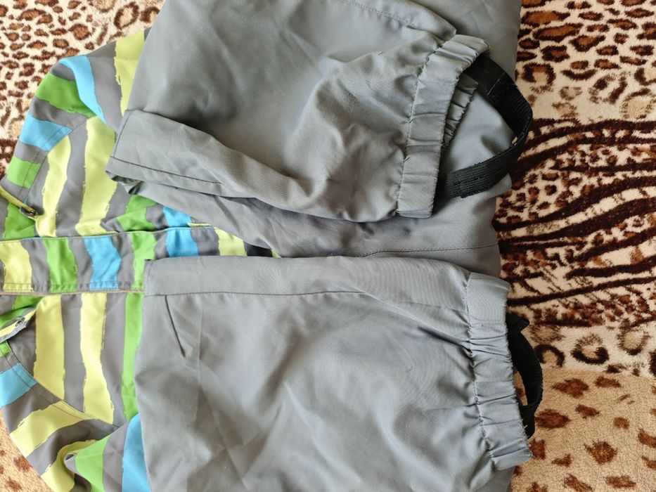 Продам демісезонний комбінезон на зріст 122 см+6