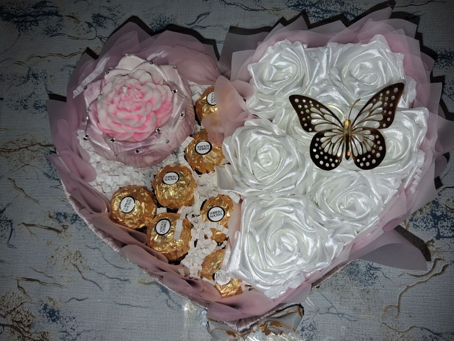 Подарунковий бокс "Ніжність" (28см),— Квіти з атласу